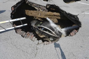 best-news-pictures-july-2013-sinkhole_70012_600x450